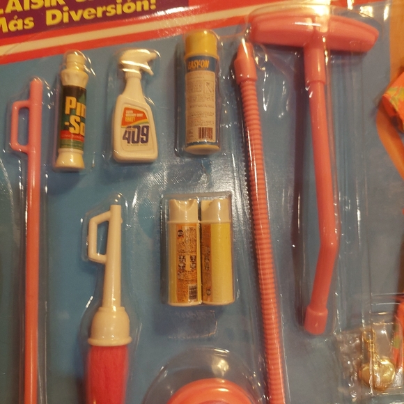 Vintage Barbie RARE So Much To Do Cleaning Set with CHARM NOS Sealed Near MINT - Picture 6 of 10